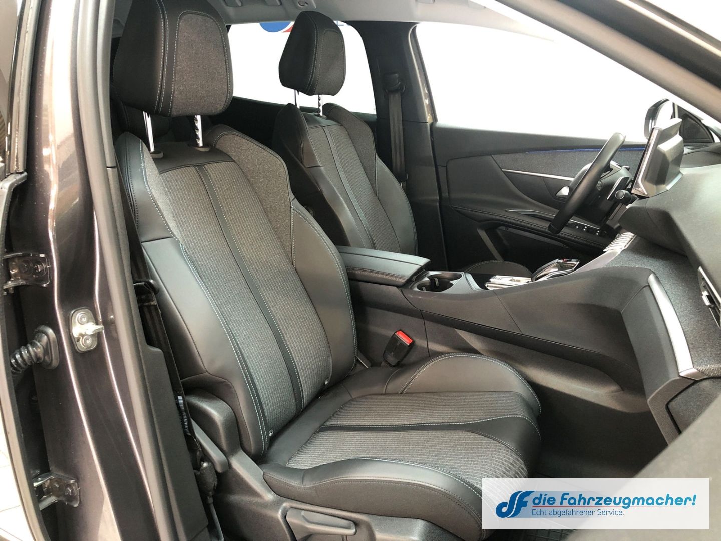 Fahrzeugabbildung Peugeot 3008 Allure Pack 1.5 BlueHDi Navi Digitales Cock
