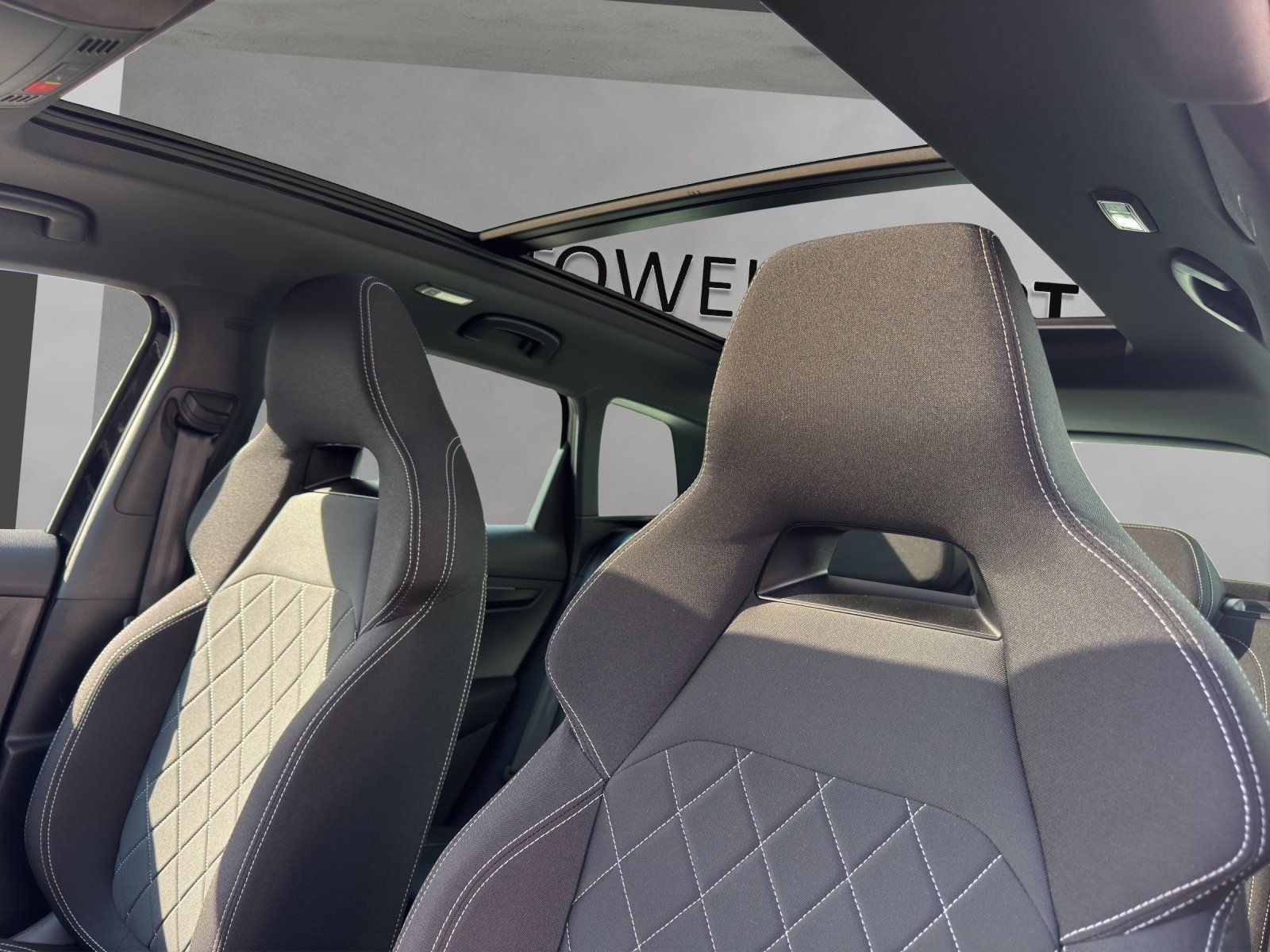 Fahrzeugabbildung SKODA Karoq 2.0 TSI Sportline 4x4/AHK/PANO/360°/ACC/