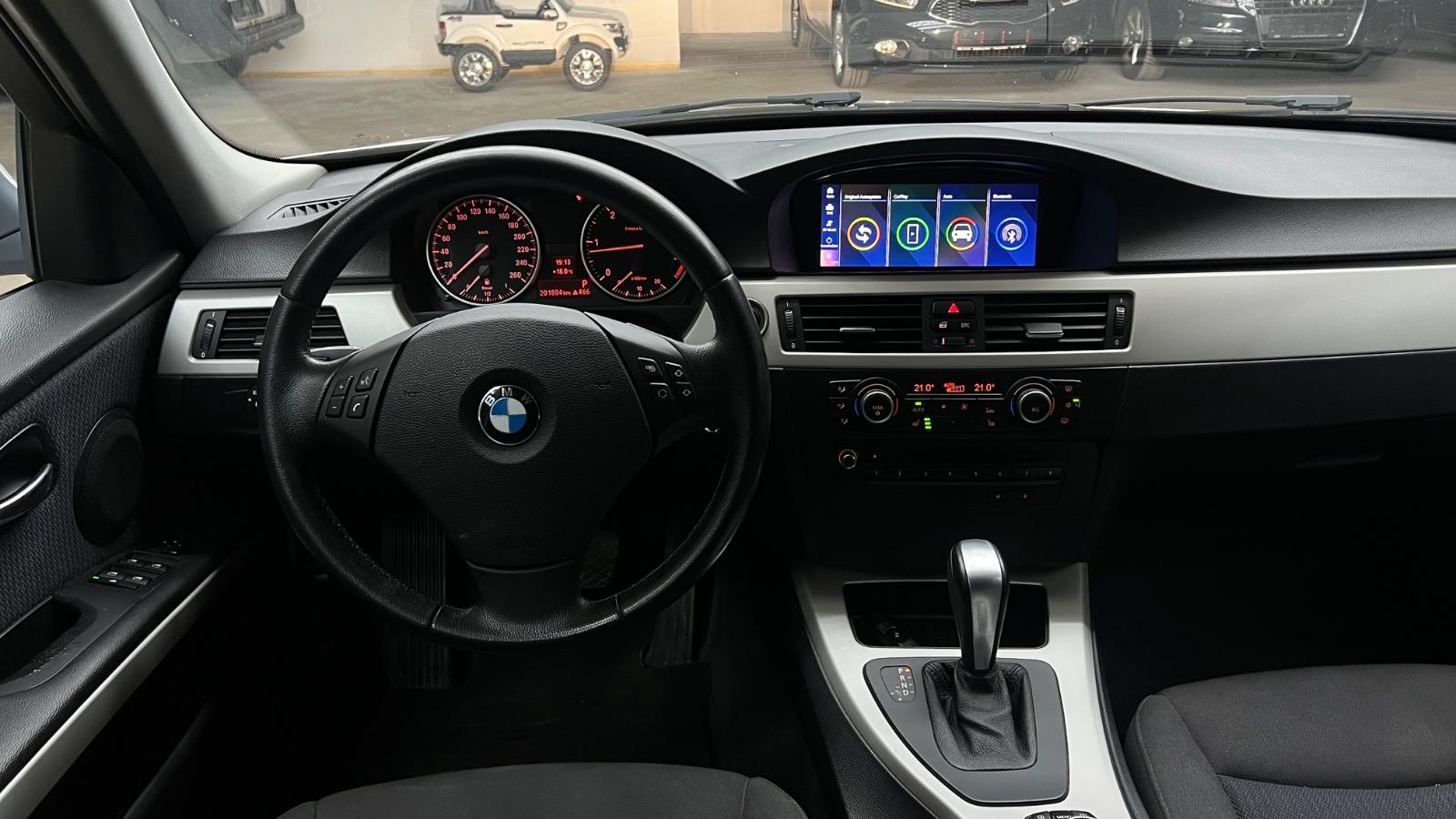 BMW 318 2010 — photo 19