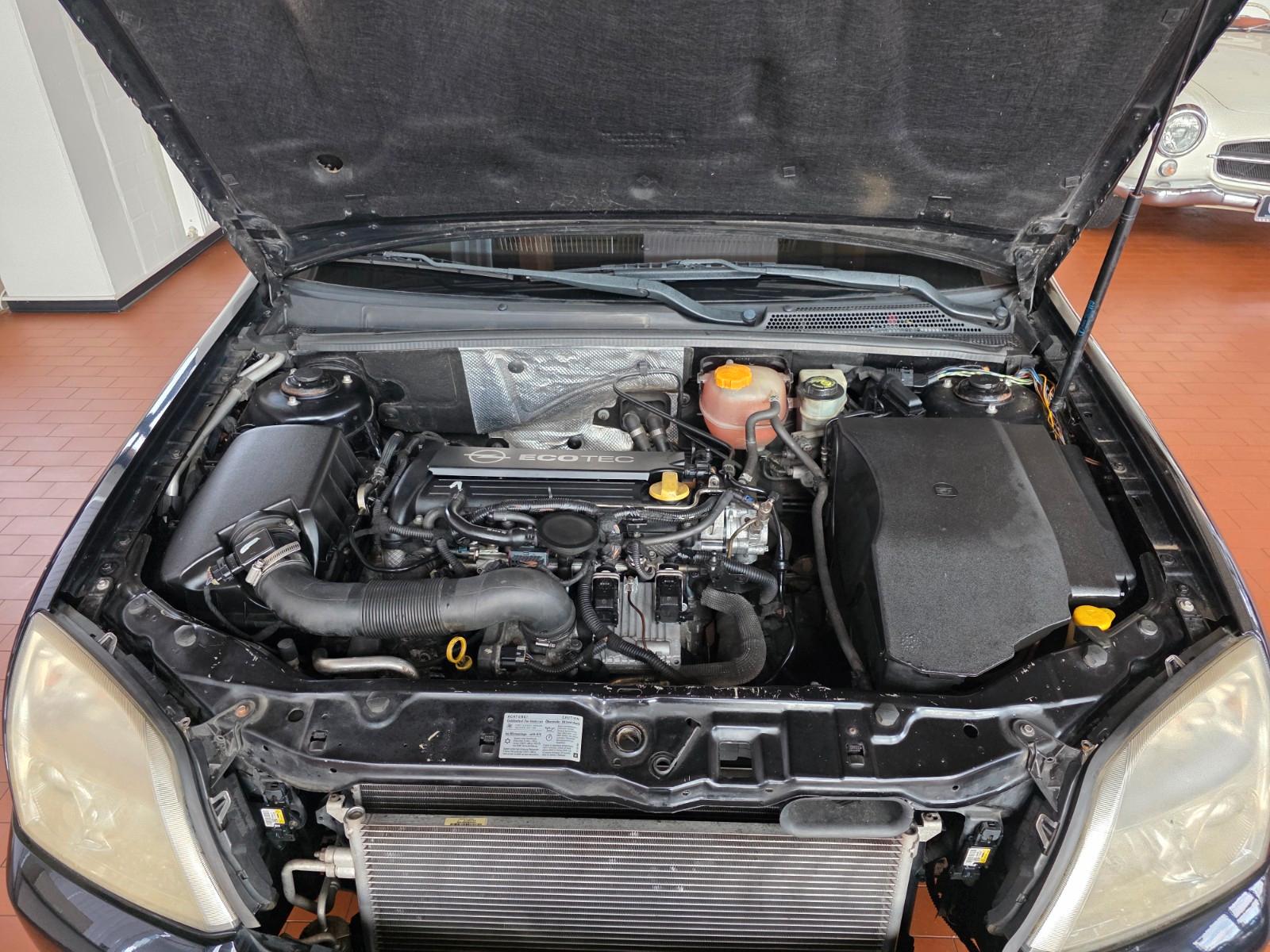 Opel Vectra 2004 — photo 36