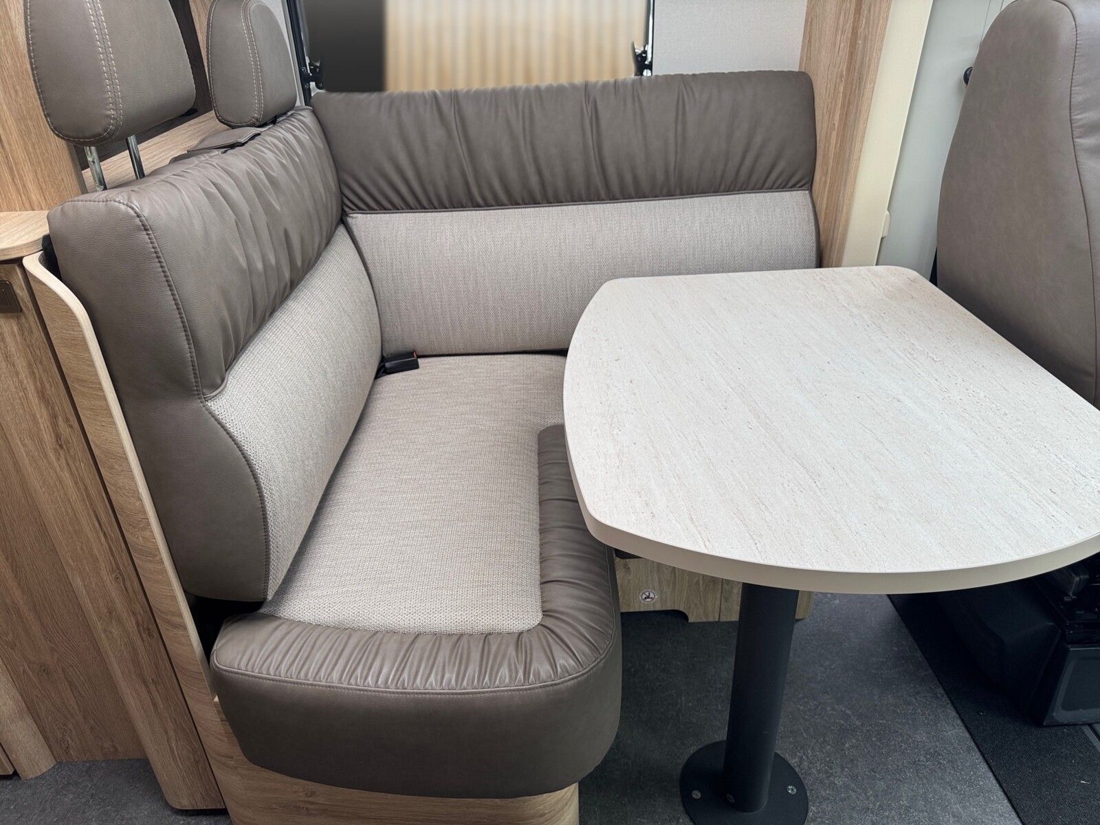 Fahrzeugabbildung Eura Mobil Profila T PT 660 EB Dachklima Fahrassistenz Pack