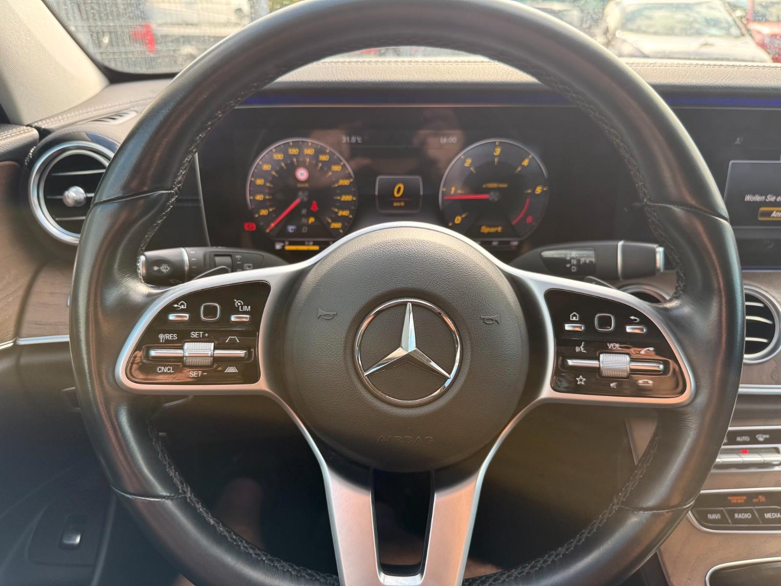 Mercedes-Benz E 300 d T-Modell Night-Paket,LED, Burmester