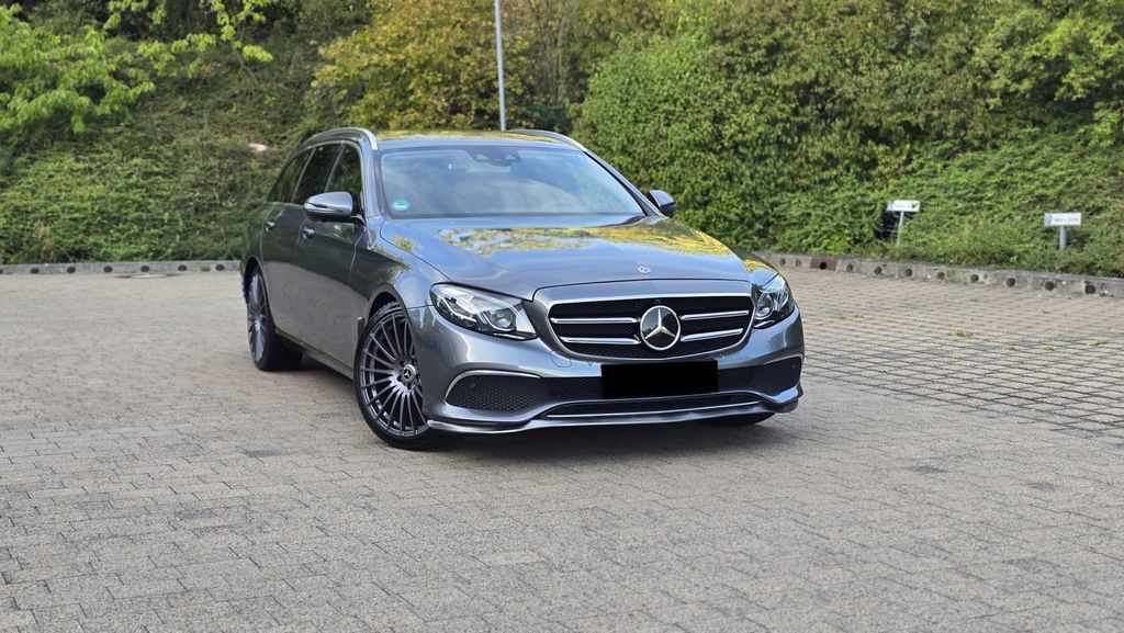 Image of Mercedes-Benz E 200