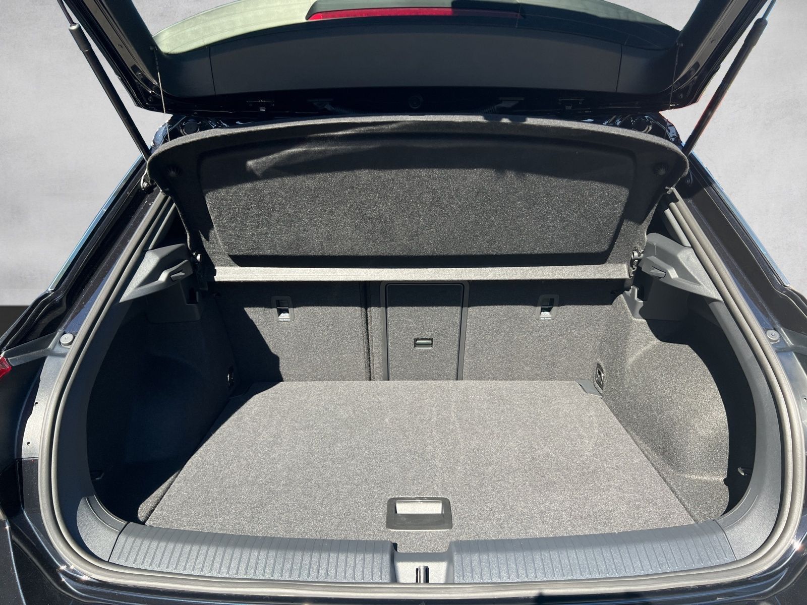 T-Roc R-Line 1.5 TSI DSG*LED*AHK*Navi*Klima