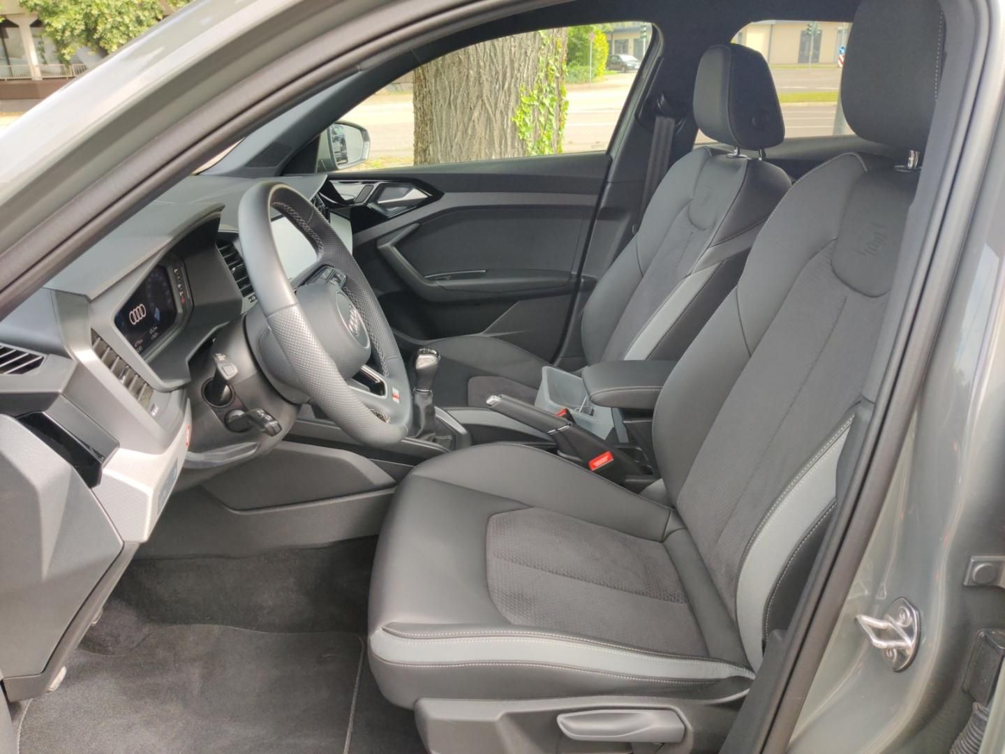 Fahrzeugabbildung Audi A1 Sportback S line 25 TFSI GRA SHZ PhoneBox