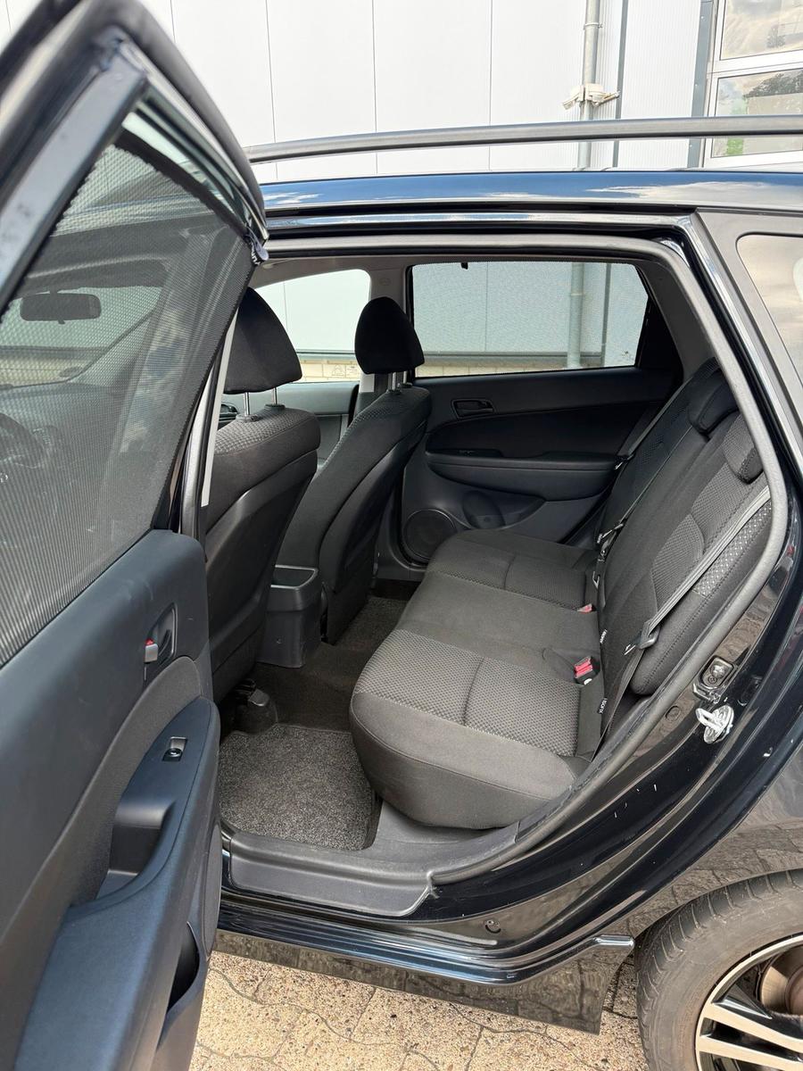 Hyundai i30 2011 — photo 10