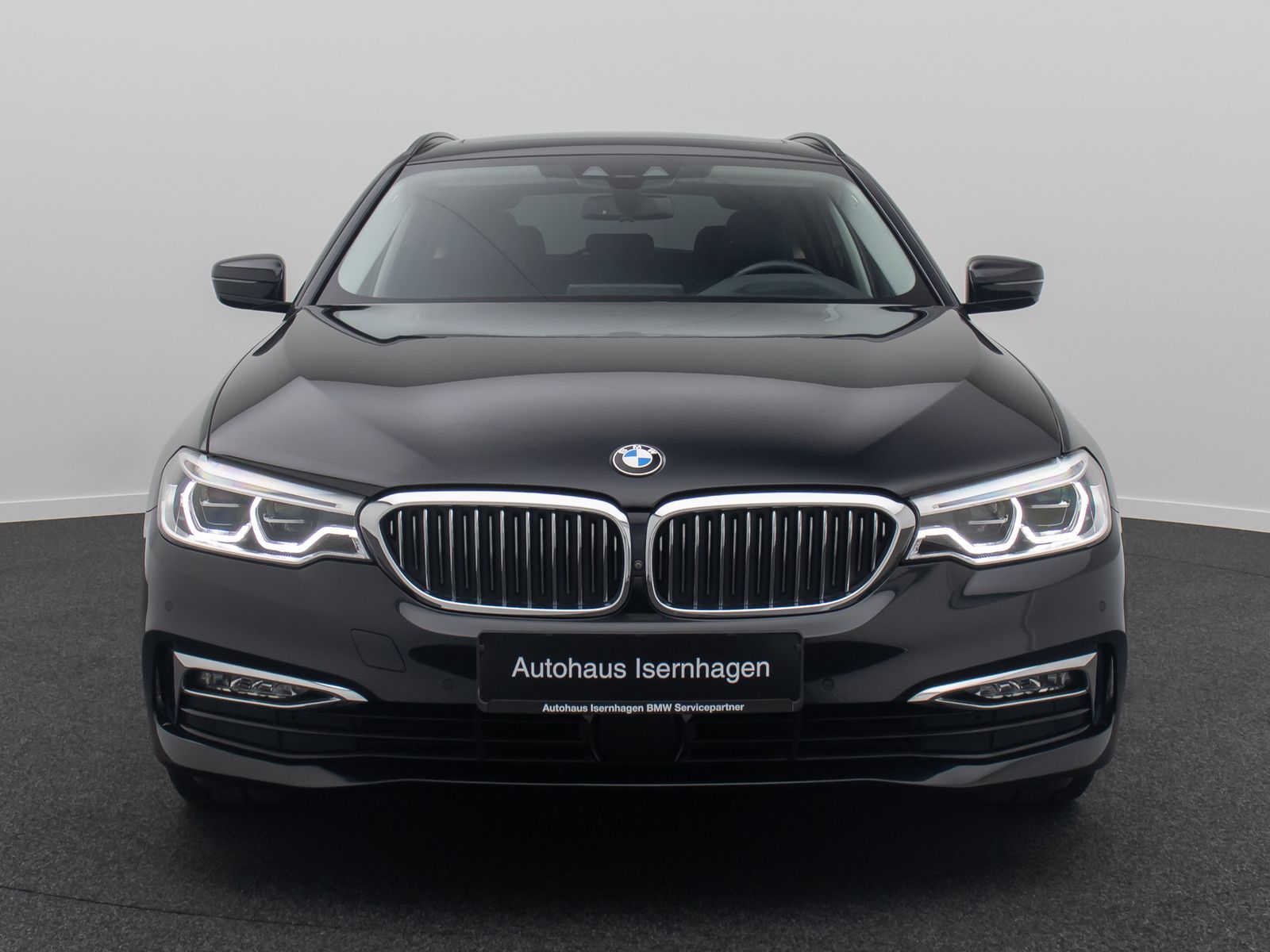 Fahrzeugabbildung BMW 520d Luxury Line Panorama HUD DAB DispKey 19Zoll