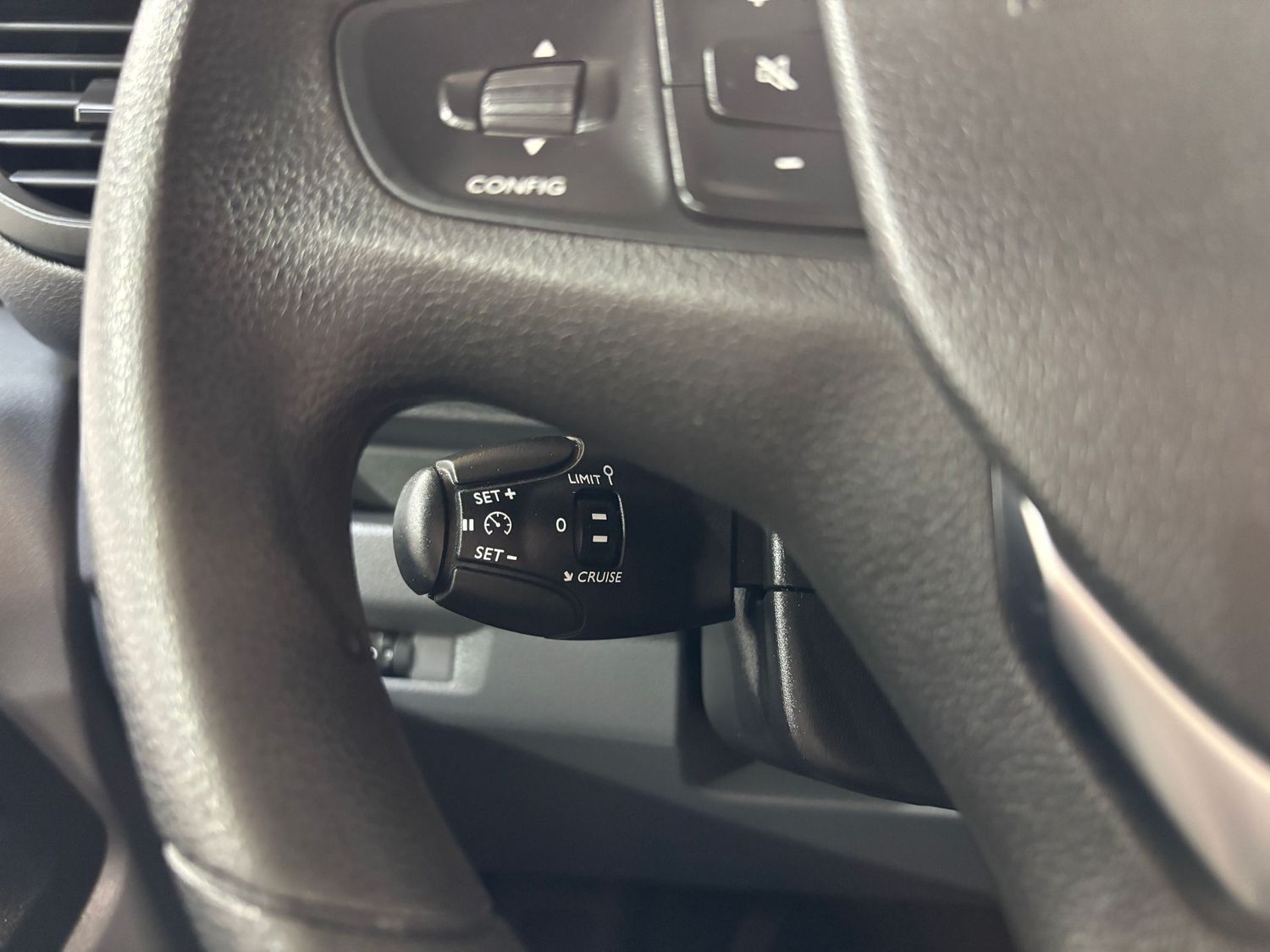 Fahrzeugabbildung Opel Vivaro 2.0 D Edition L3 Sortimo#Kamera#Carplay#K
