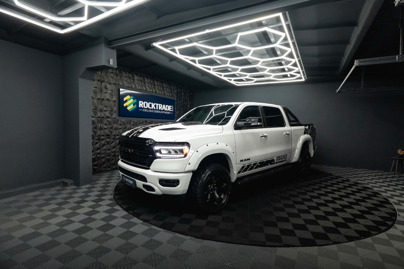 Fahrzeugabbildung Dodge RAM 5.7 V8 HEMI 4x4 OFFROAD Night-Paket *GEN 5*