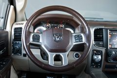 DODGE RAM 1500 5.7l V8 Laramie CrewCab - Unfallfrei