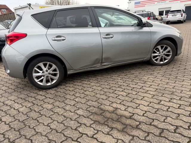 Toyota Auris Life+