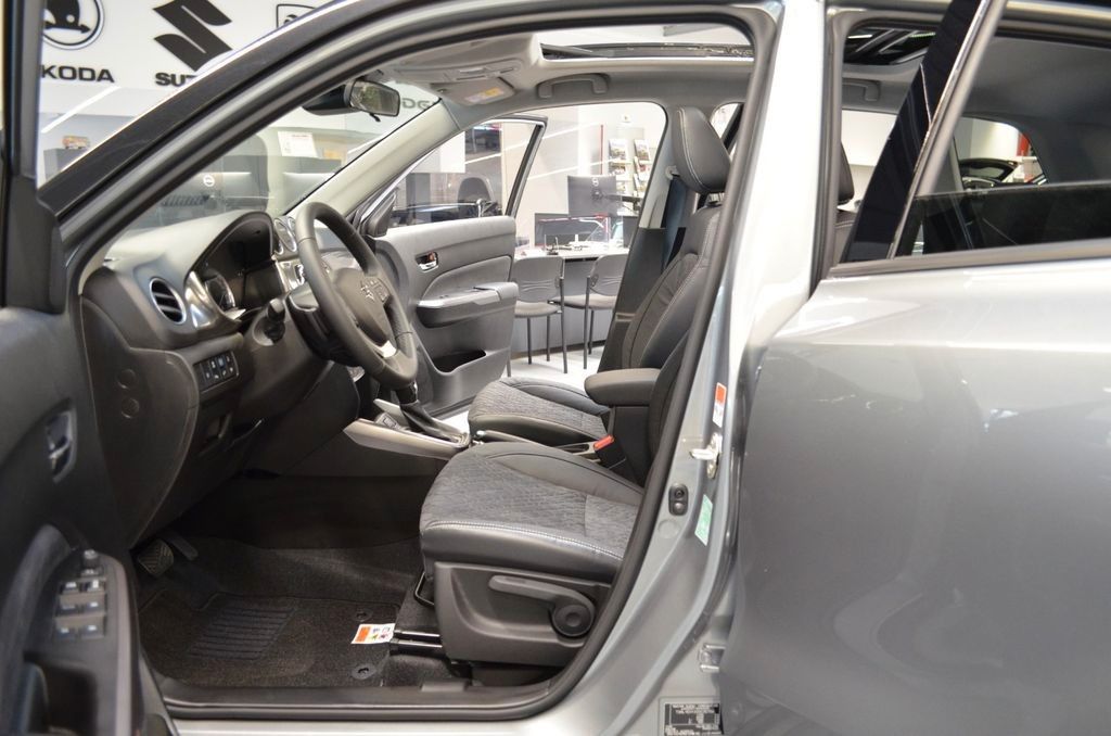 Fahrzeugabbildung Suzuki Vitara 1.5 DUALJET Hybrid Comfort+ AGS Allgrip