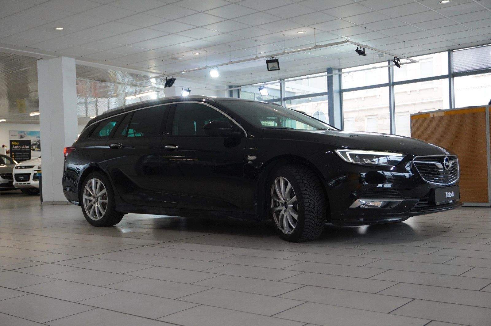 Fahrzeugabbildung Opel Insignia B ST 2.0T INNOV. 4X4 NAVI/OPC/KAMERA