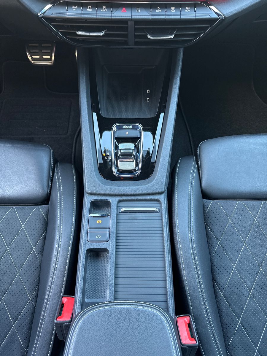 Fahrzeugabbildung SKODA Octavia Combi RS 4x4 Challenge NAV+MATRIX+AHK