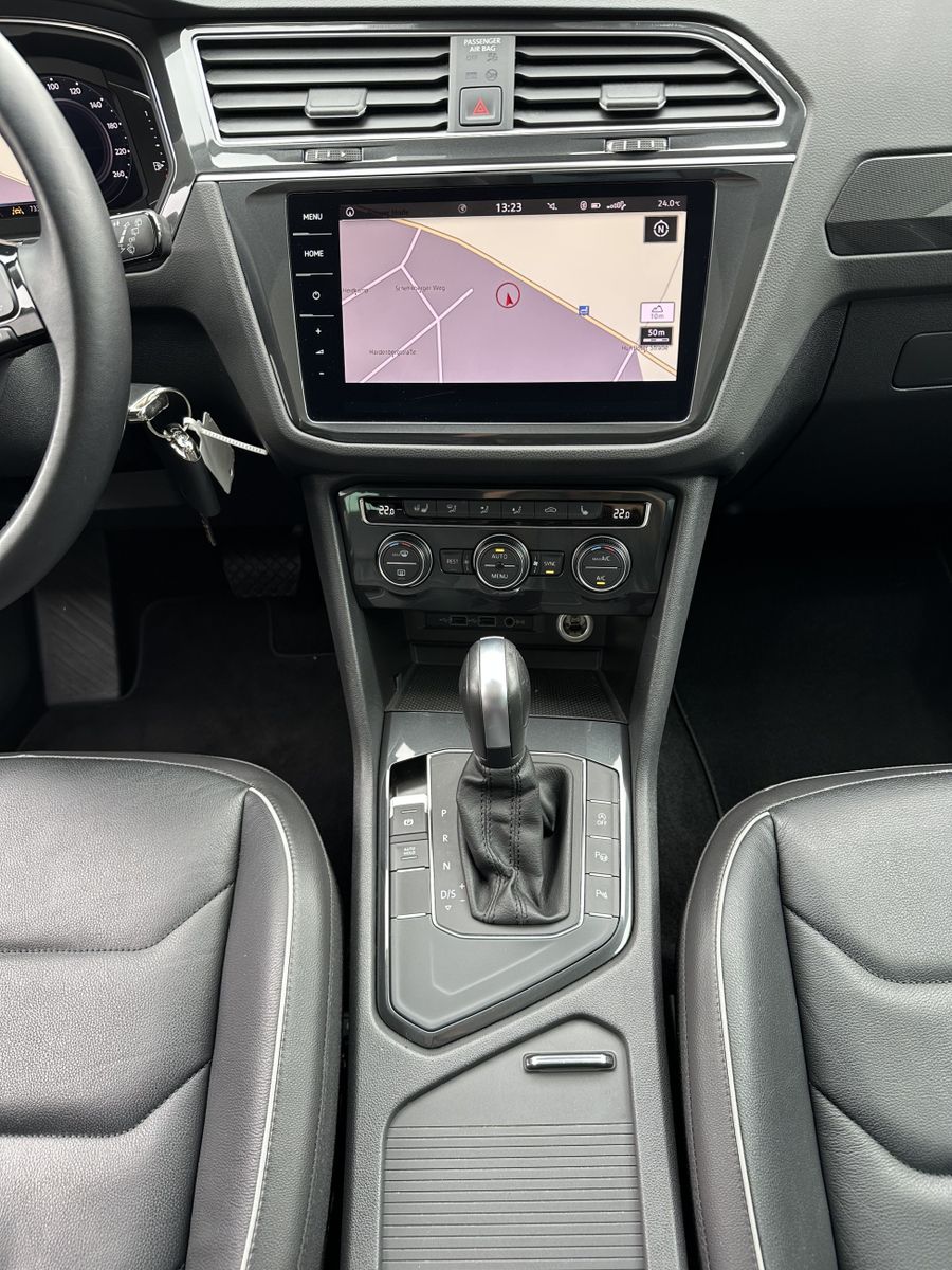 Fahrzeugabbildung Volkswagen Tiguan 2.0 TDI DSG R-Line NAV+LED+PANO+ACC+VCOCK