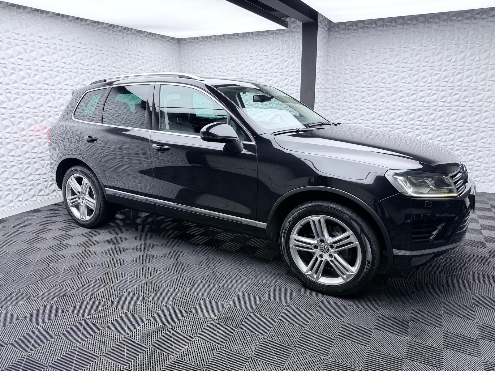 Fahrzeugabbildung Volkswagen Touareg 3.0 TDI 4M/LUFT/STANDHZ/PANO/AHK/360°/AC