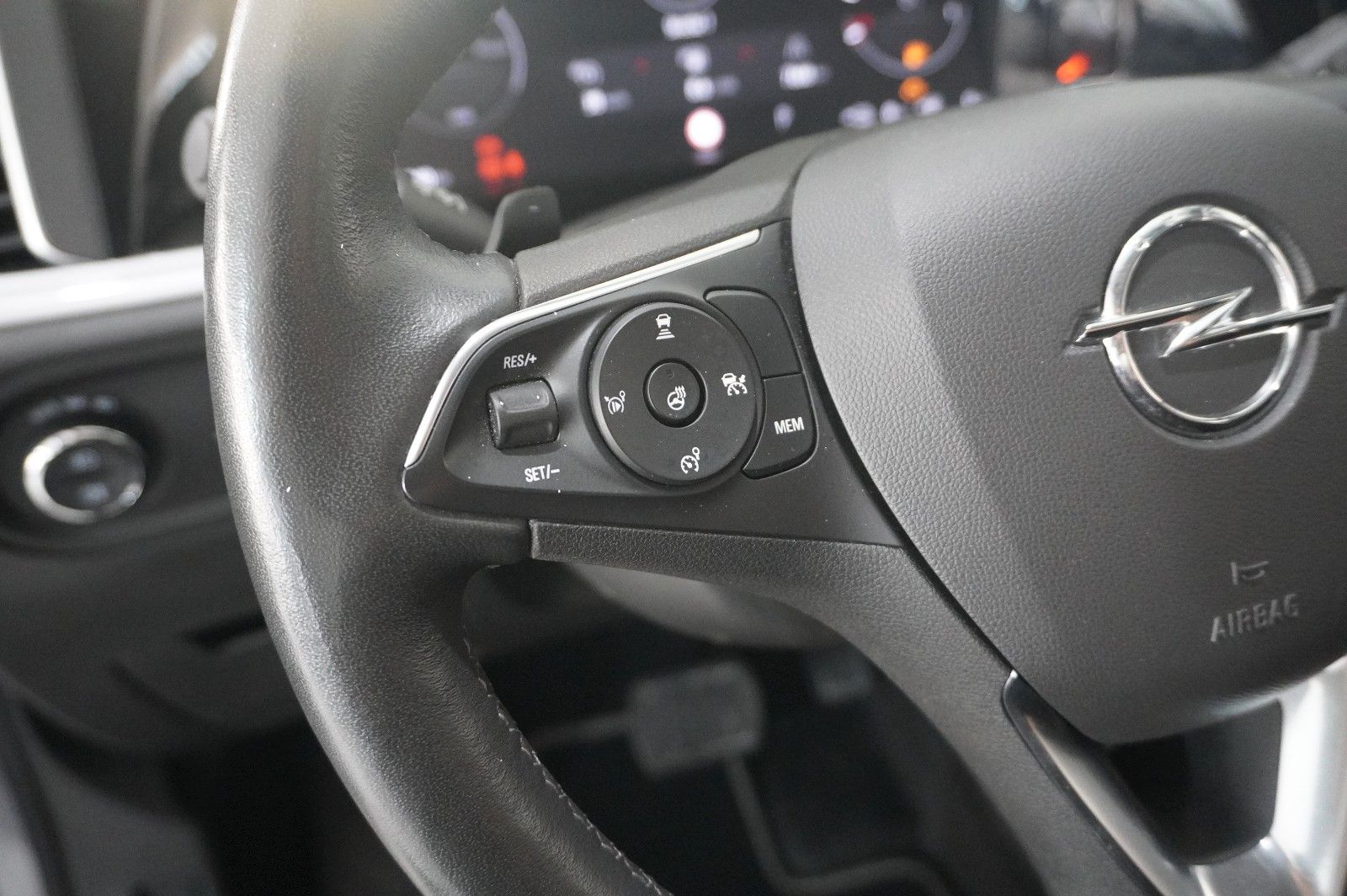 Fahrzeugabbildung Opel Grandland (X) ULTIMATE 4HYBRID NAVI/LED/SPORT/SH