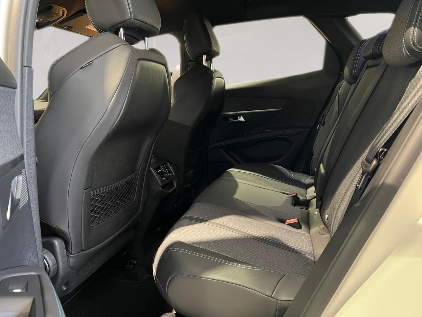 Peugeot 3008 Allure Pack Navi Voll-LED Alu+Allwetterrad 