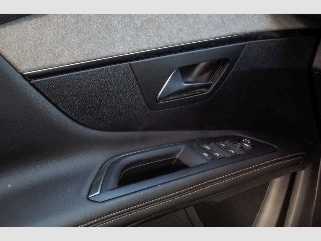 Peugeot 3008 GT Voll-LED RückKam ab.AHK Navi Allwetter