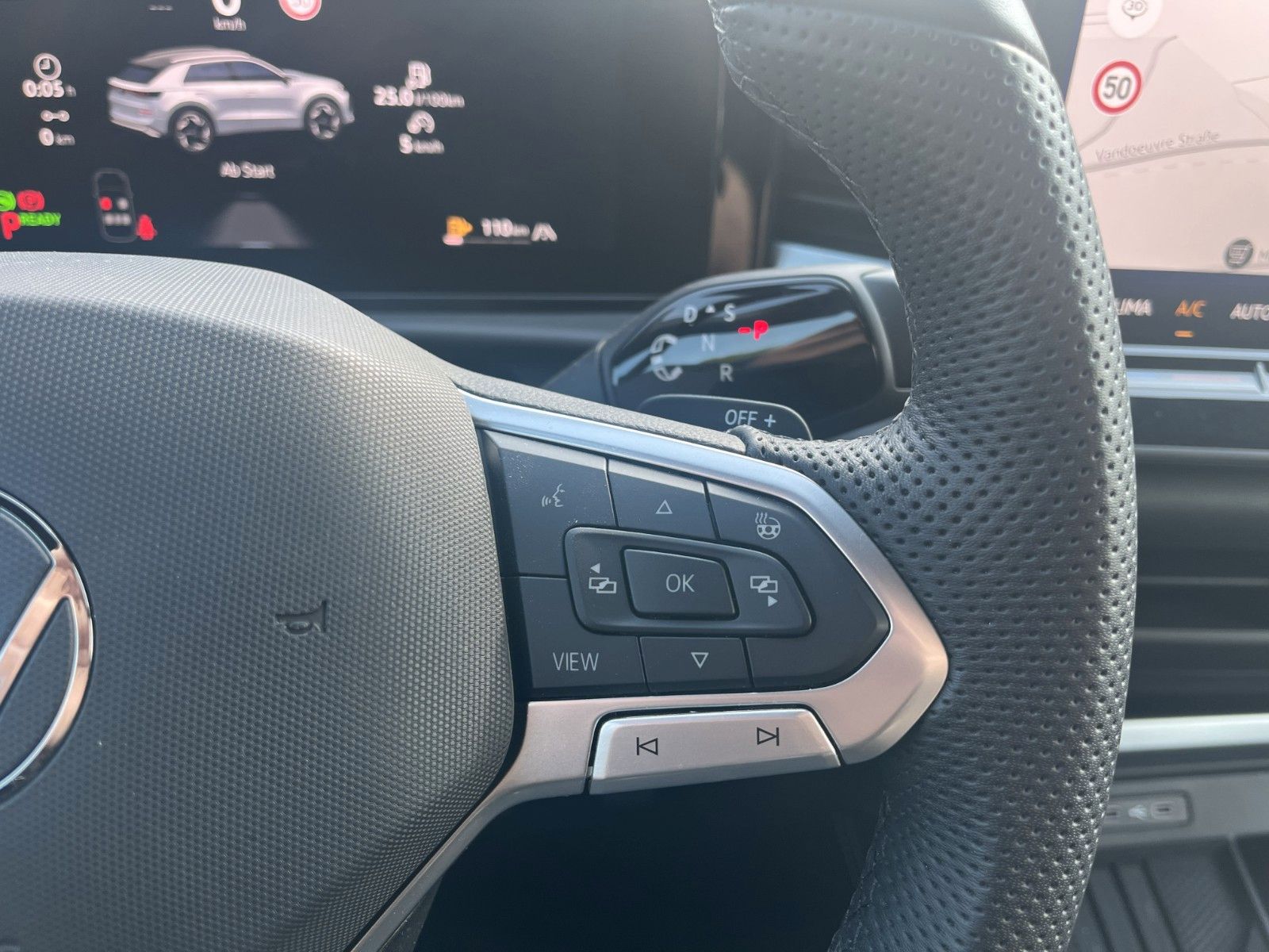 Fahrzeugabbildung Volkswagen T-Roc 1.5 eTSI 110 kW R-Line