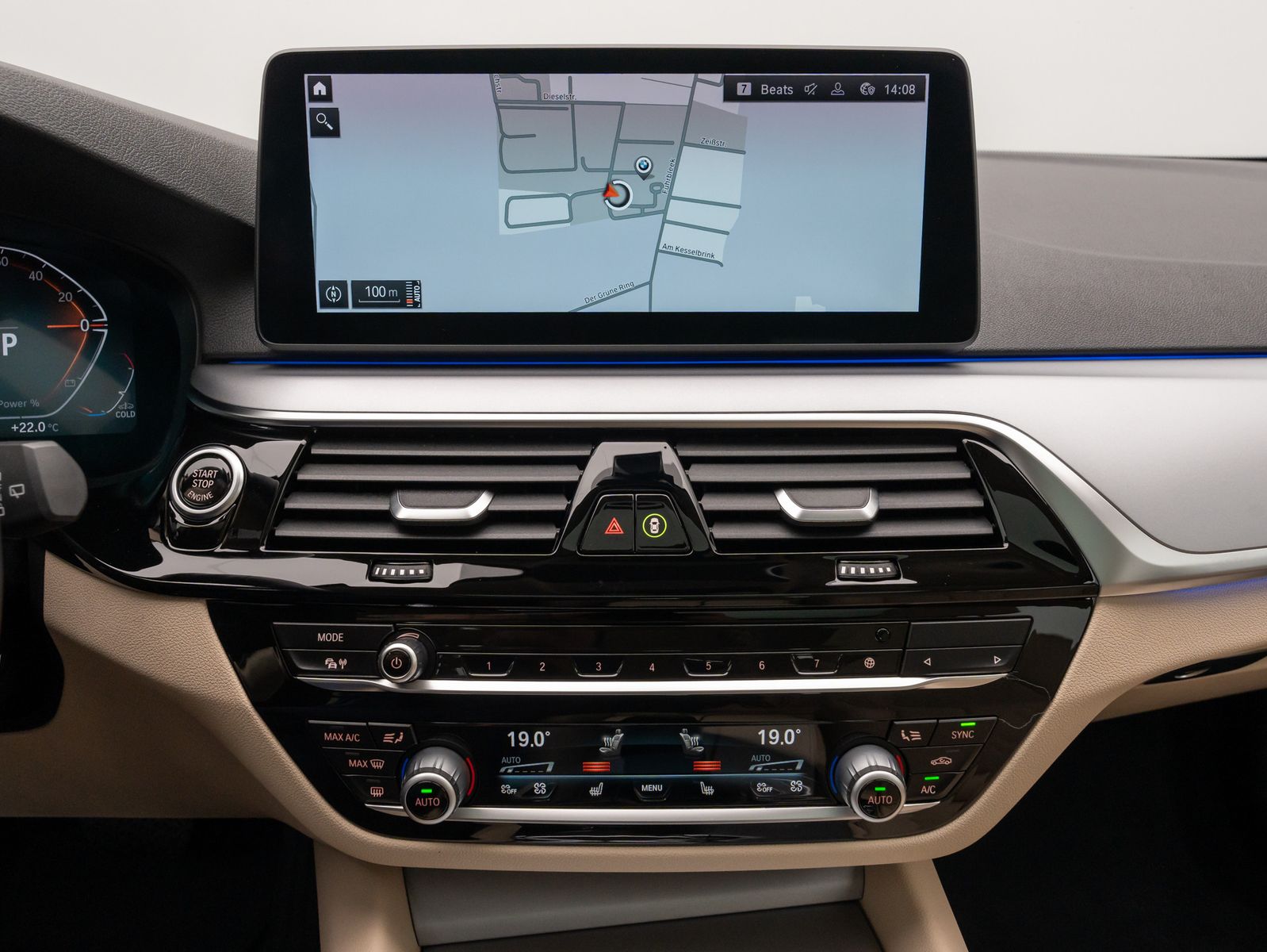 Fahrzeugabbildung BMW 520d Panorama 360&deg; HUD DAB Komfort Alarm AHK LED