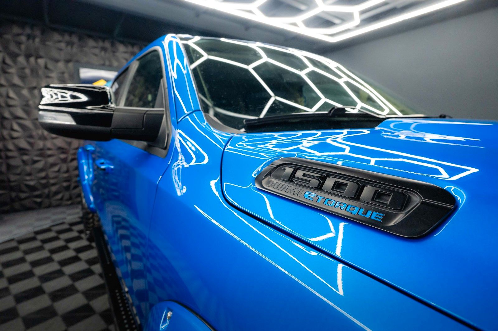 Fahrzeugabbildung Dodge RAM 5.7 V8 HEMI 4x4 LARAMIE Offroad Night LED