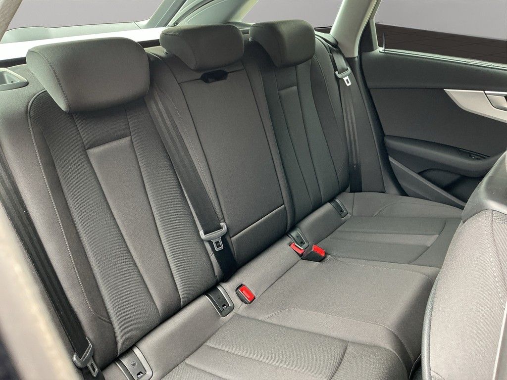 AUDI A4 2024