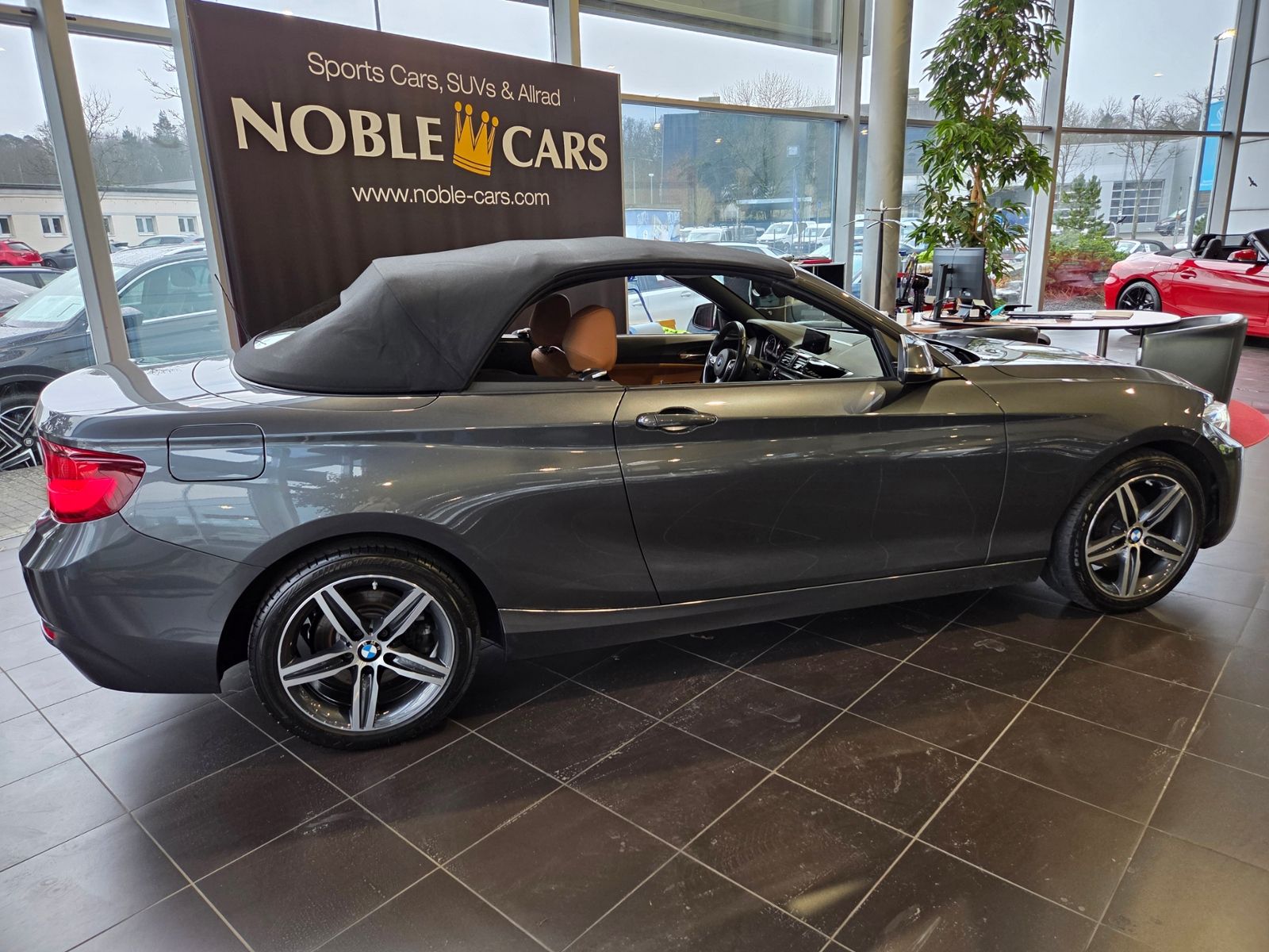 Fahrzeugabbildung BMW 220d Cabrio Sport Line H/K LED NAV SHZ PDC 17"