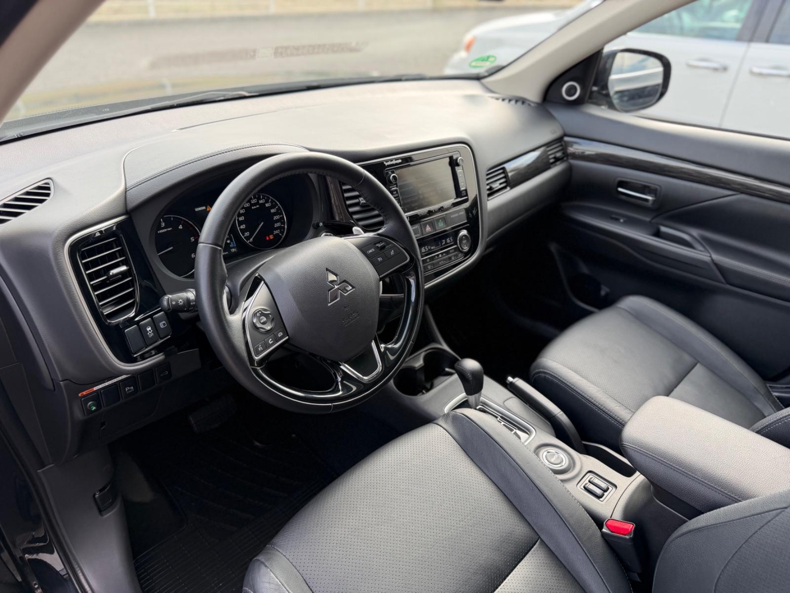 MITSUBISHI OUTLANDER - 2.2 - 150 CV  - 4WD - 7 PL - BVA