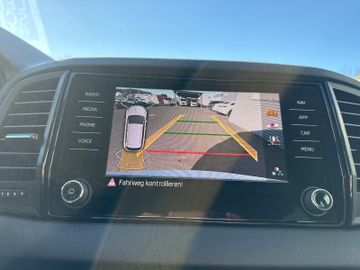 Skoda Karoq Selection+AHK+LED+NAVI+APP+SHZ+LKRHZG+