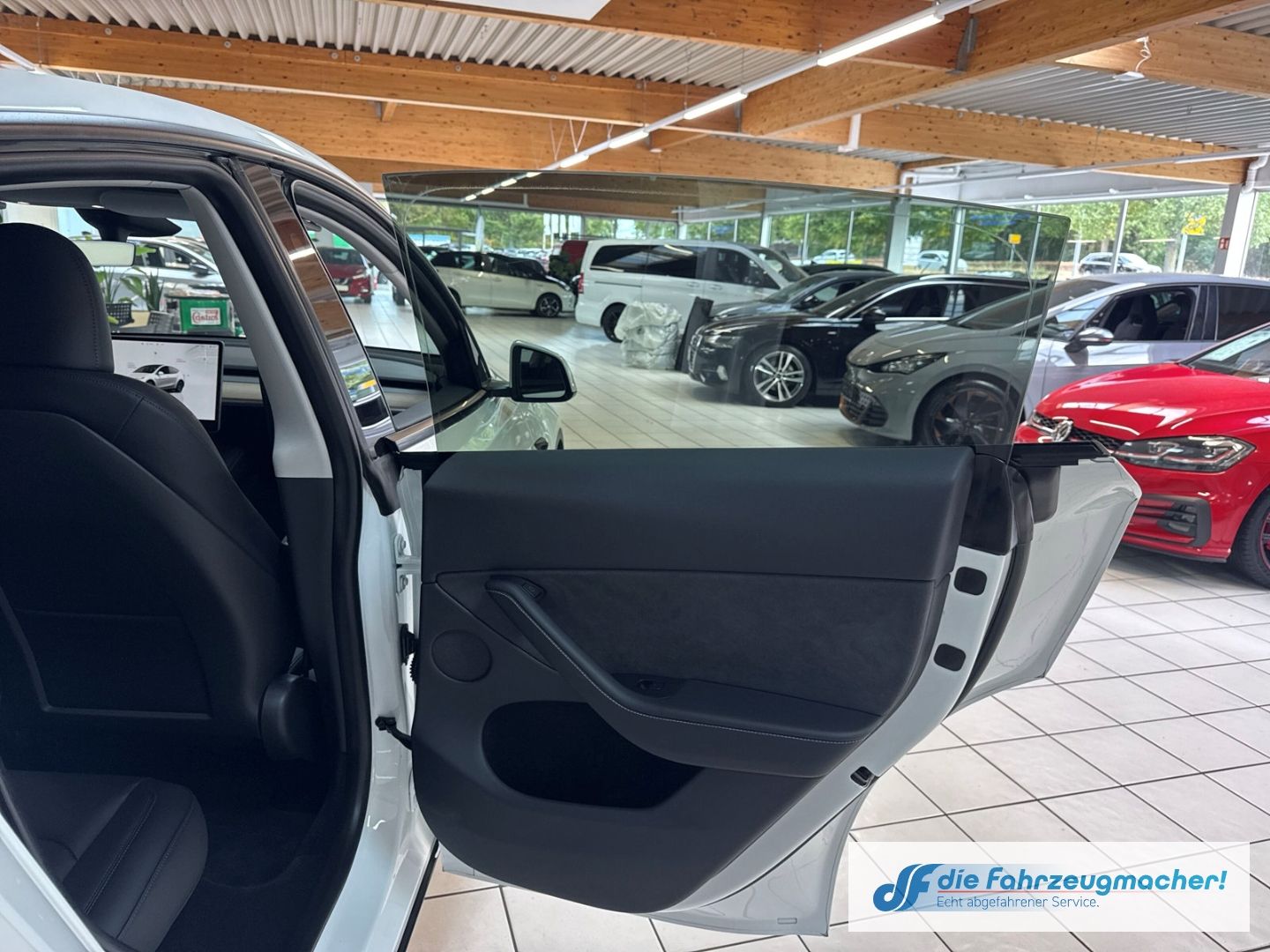 Fahrzeugabbildung Tesla Model Y RWD Panorama Navi Soundsystem LED ACC WL