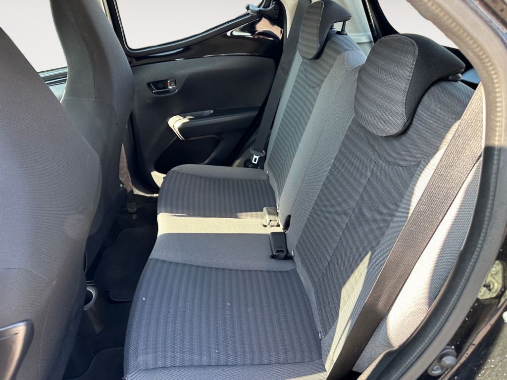 Fahrzeugabbildung Toyota Aygo x-play club