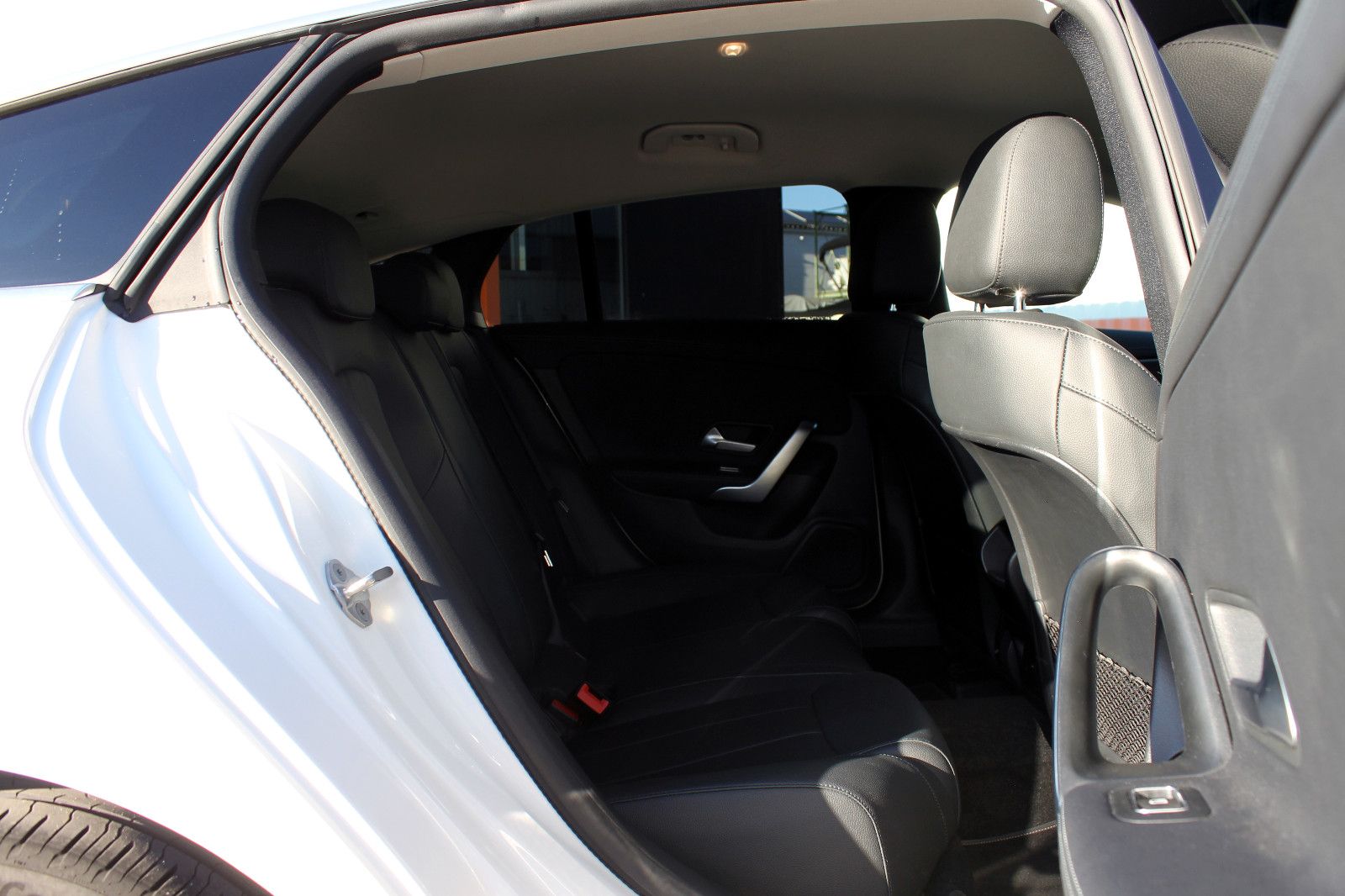 Fahrzeugabbildung Mercedes-Benz CLA 250e Shooting Brake  NAV LED PDC TEMP KAM BT
