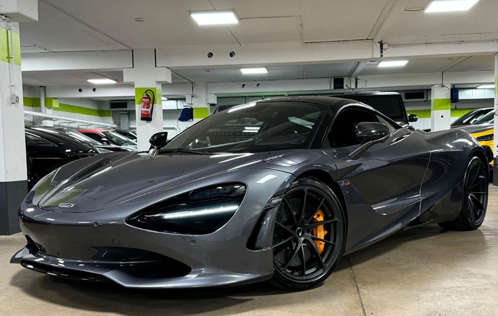 Fahrzeugabbildung McLaren 750S COUPE MY25 CARBON EXT&INT B&W LIFT FULLOPT!