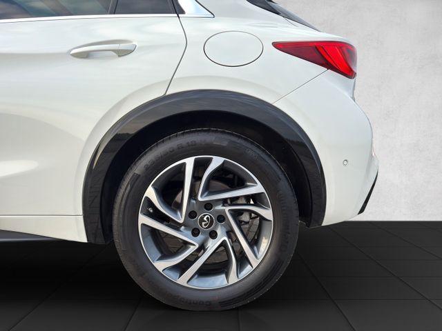 Infiniti Q30 1.6 16V Luxe Tech|Panorama|Kamera|BOSE|DAB