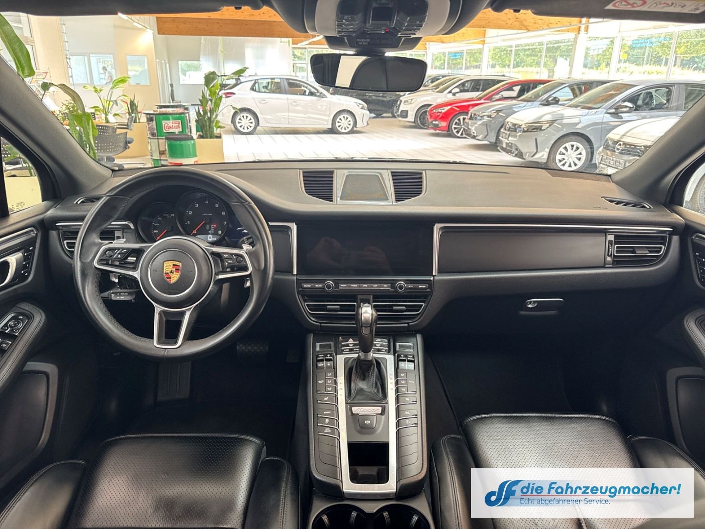 Fahrzeugabbildung Porsche Macan DE-Auto Pano Navi Memory S Soundsy LED Dyn