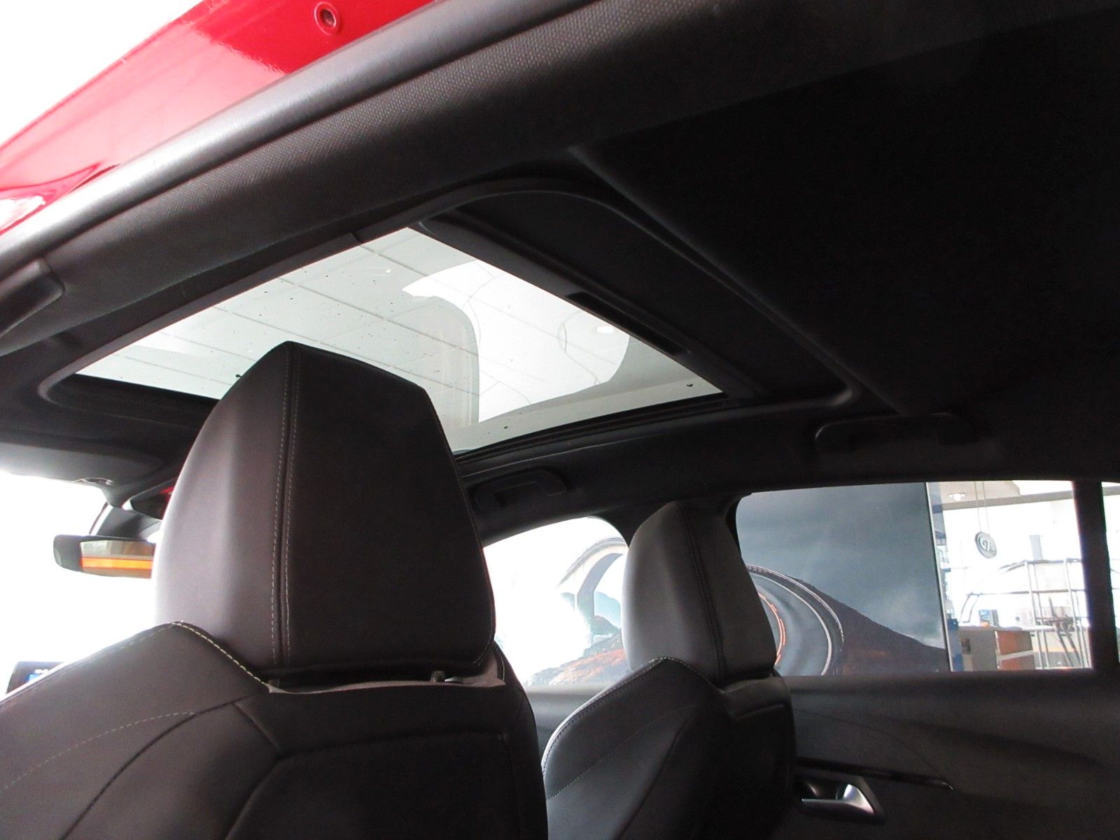 Fahrzeugabbildung Peugeot 208 GT Pack LED/NAVI/SHZ/PANO/HEADUP/PDC/17"