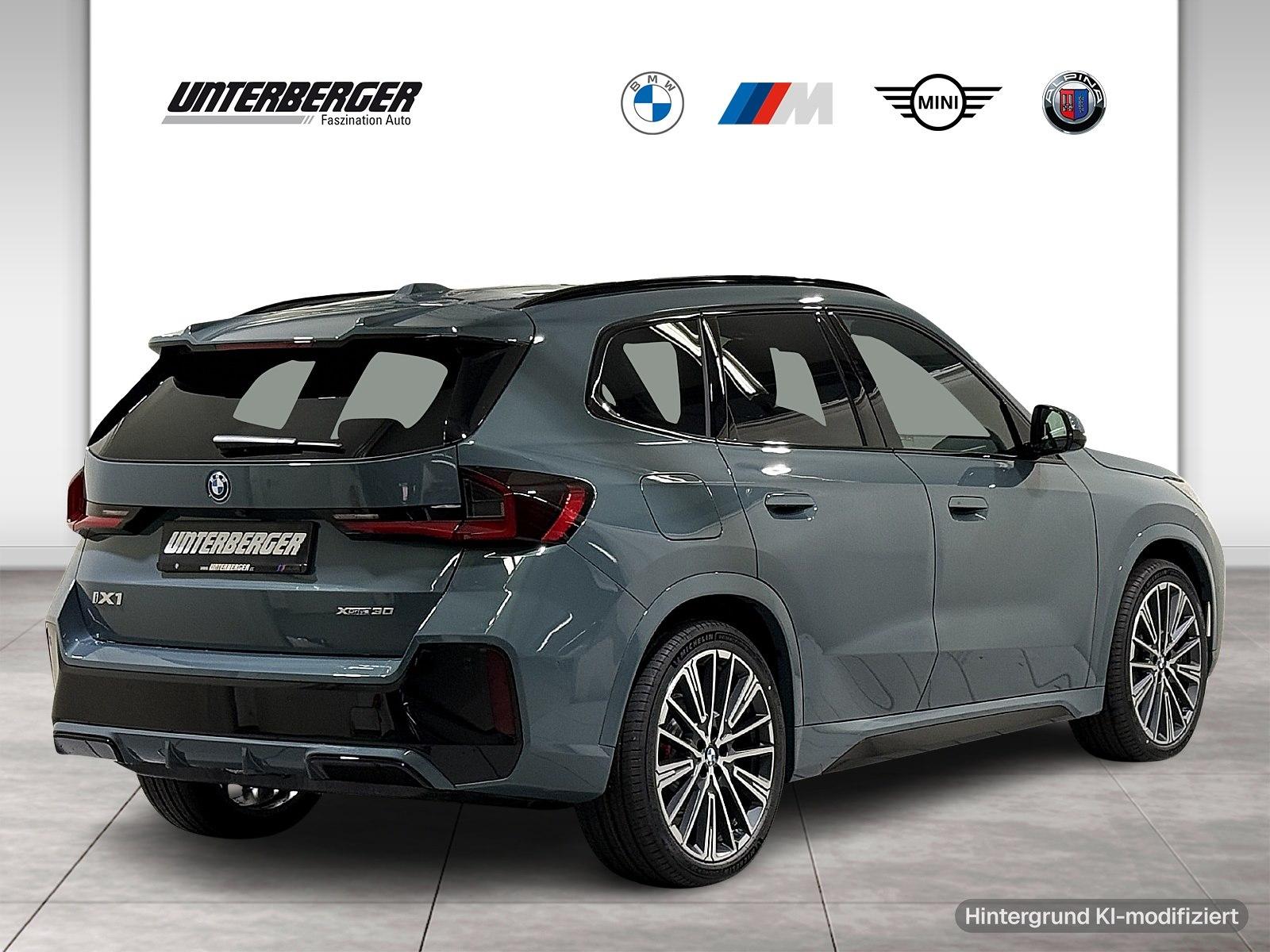 BMW iX1 xDrive30 M Sport Pro ACC 360 AHK HUD