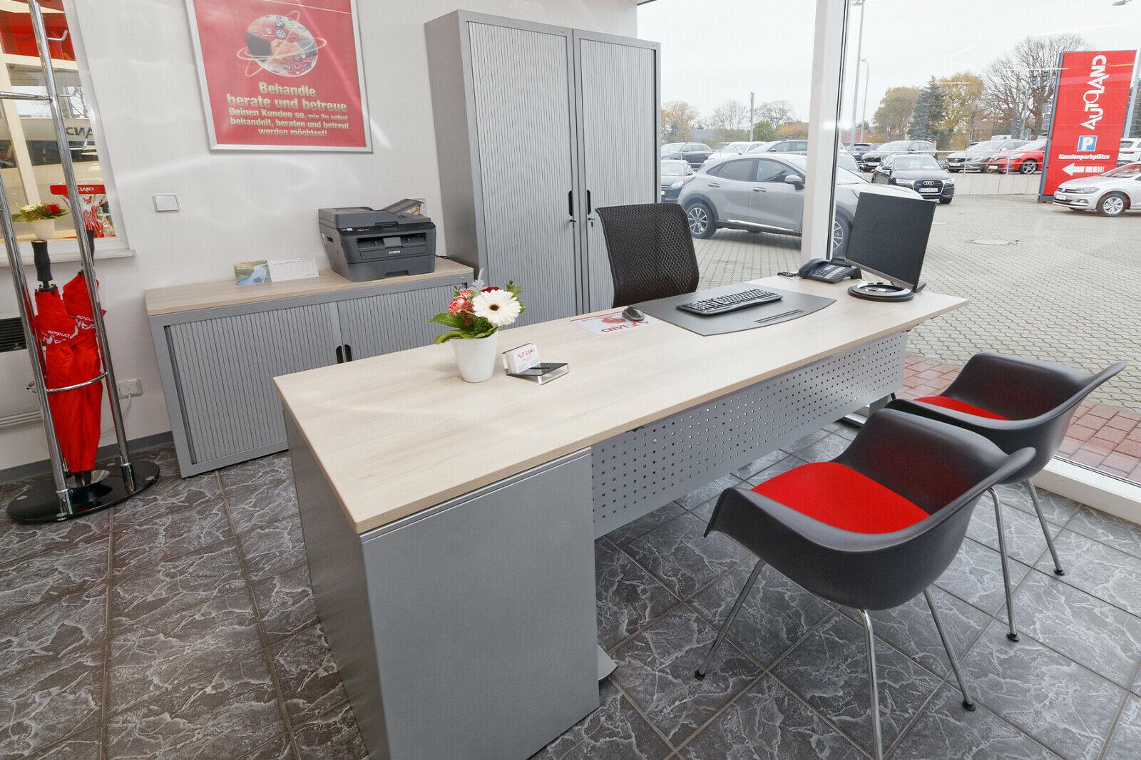 showroom-image-bottom