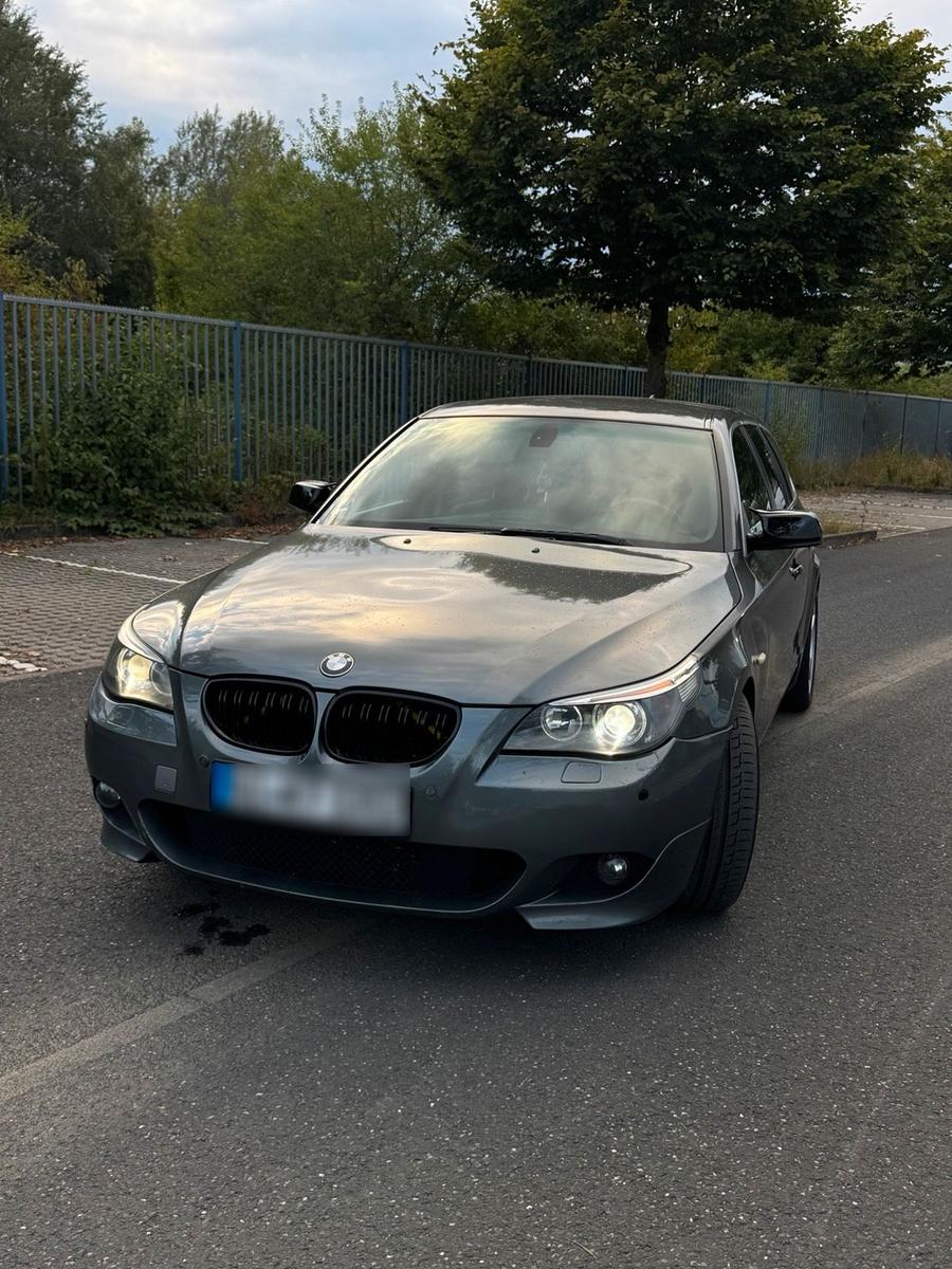 BMW 330 2004 — rear view