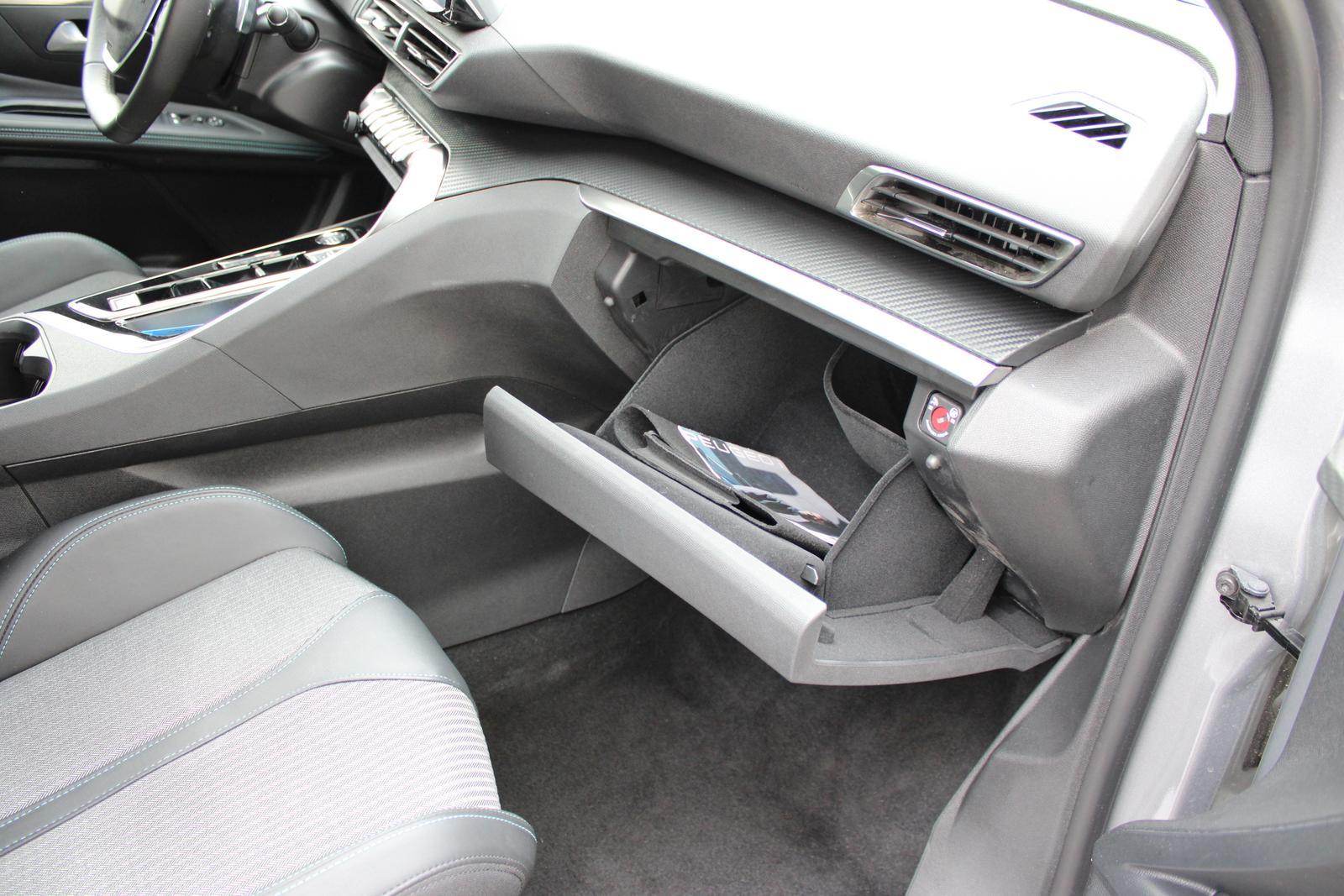 Peugeot 3008 136 MHEV Allure Pack, eDCS6, NAVI,KAMERA