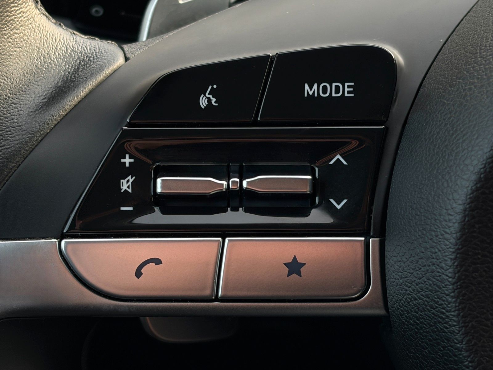 Fahrzeugabbildung Hyundai Tucson 1.6 T-GDI PHEV 4WD Prime Leder 360° ACC