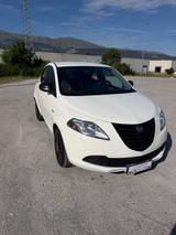 Lancia Ypsilon 1.2 69 CV 5 porte Silver - Lancia Ypsilon Silver mit Benzin-Antrieb