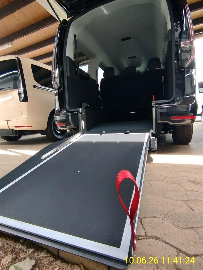 Volkswagen Caddy Maxi 90kW DSG Rollstuhl Taxi Mietwagen