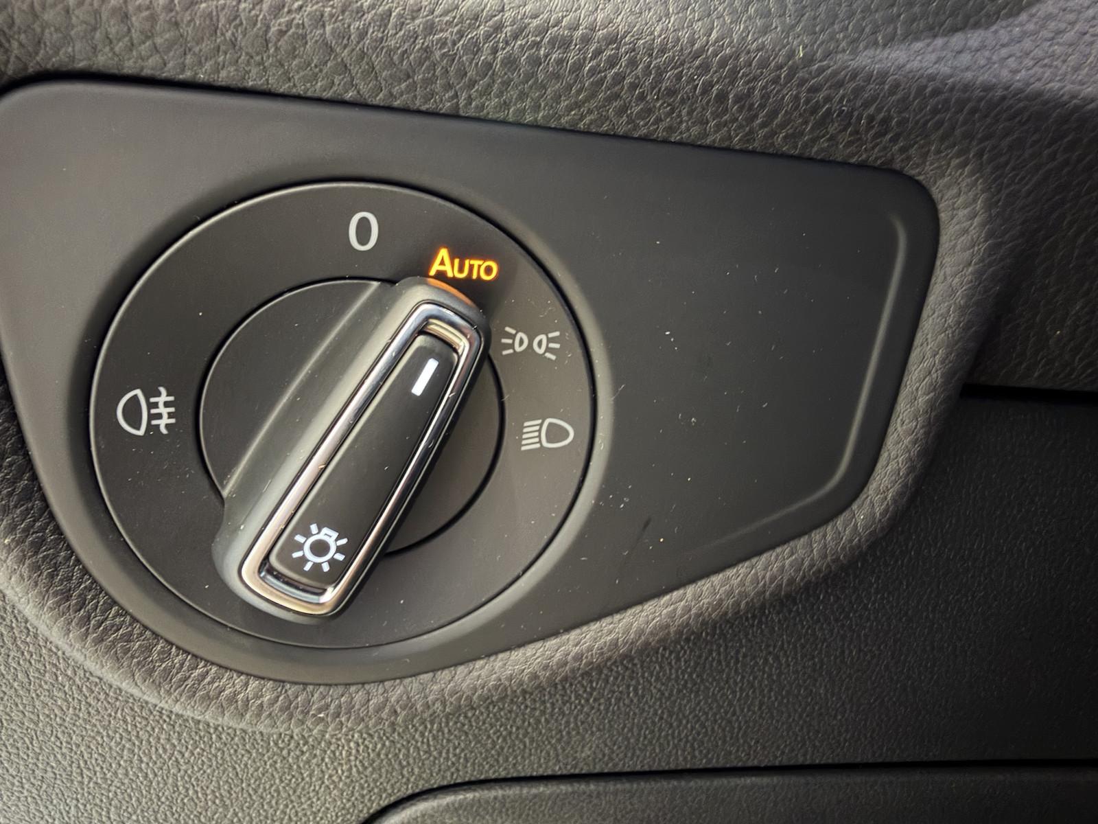Volkswagen Touran 1.5TSI DSG Goal 7 Sitze NAVI Heckkl.el., миниатюра 9