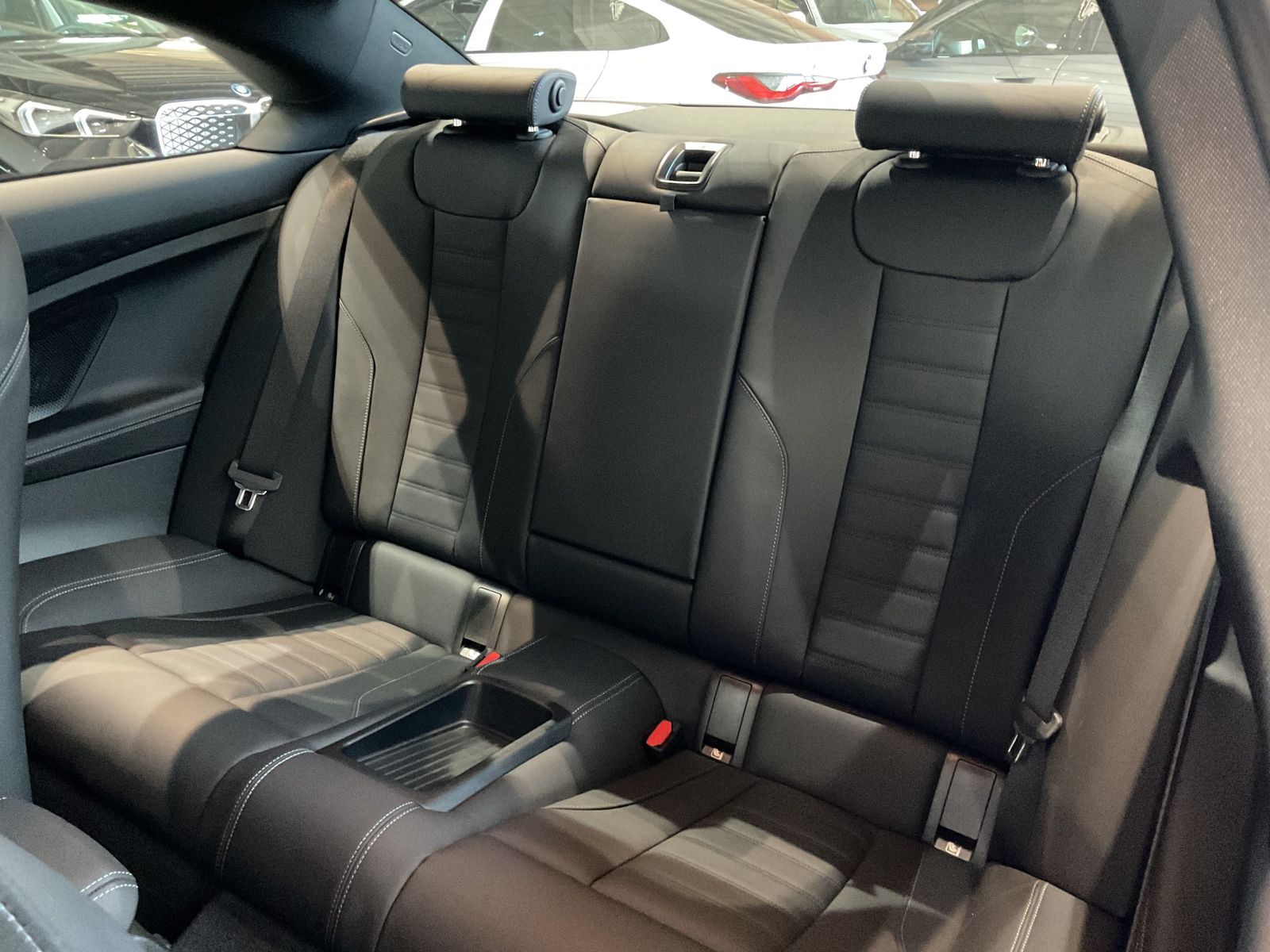 Fahrzeugabbildung BMW 220i | M Sportpaket | M Sportfahrwerk | 18" LMR