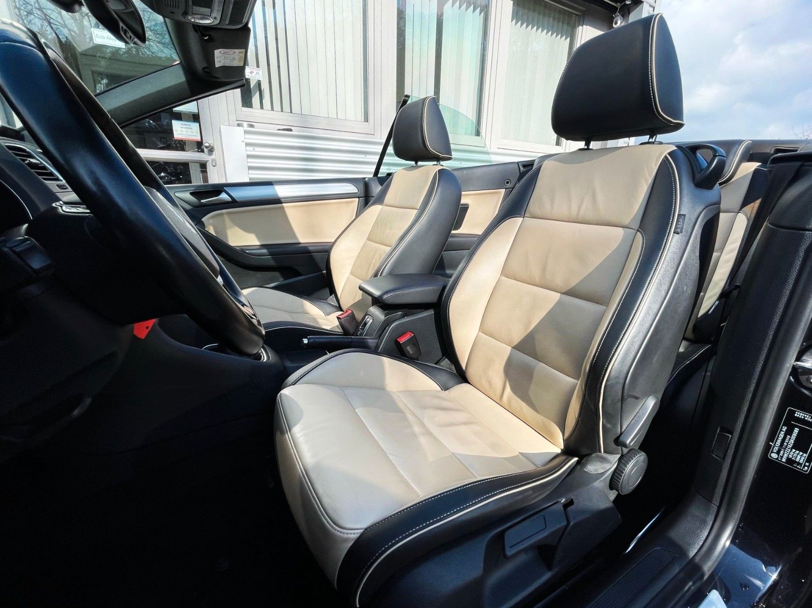 Fahrzeugabbildung Volkswagen Golf VI CABRIO EXCL EDITION KLIMAAUT LEDER NAVI