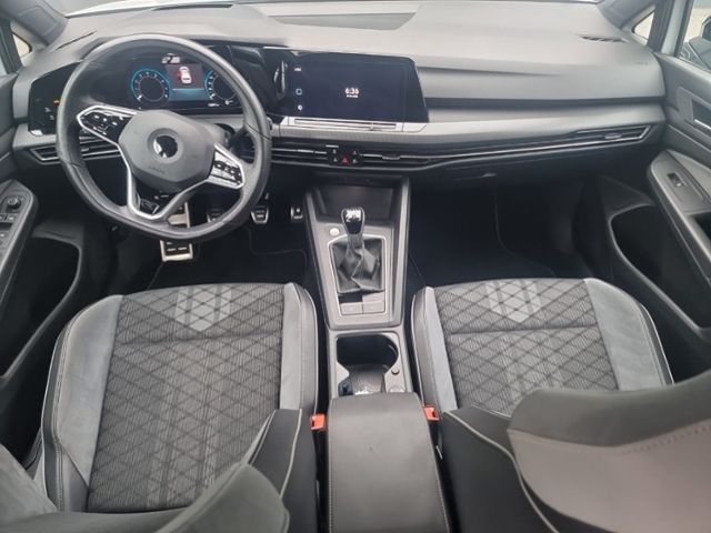 Fahrzeugabbildung Volkswagen Golf VIII 1.5 TSI R-LINE BLACK STYLE PANO NAVI K