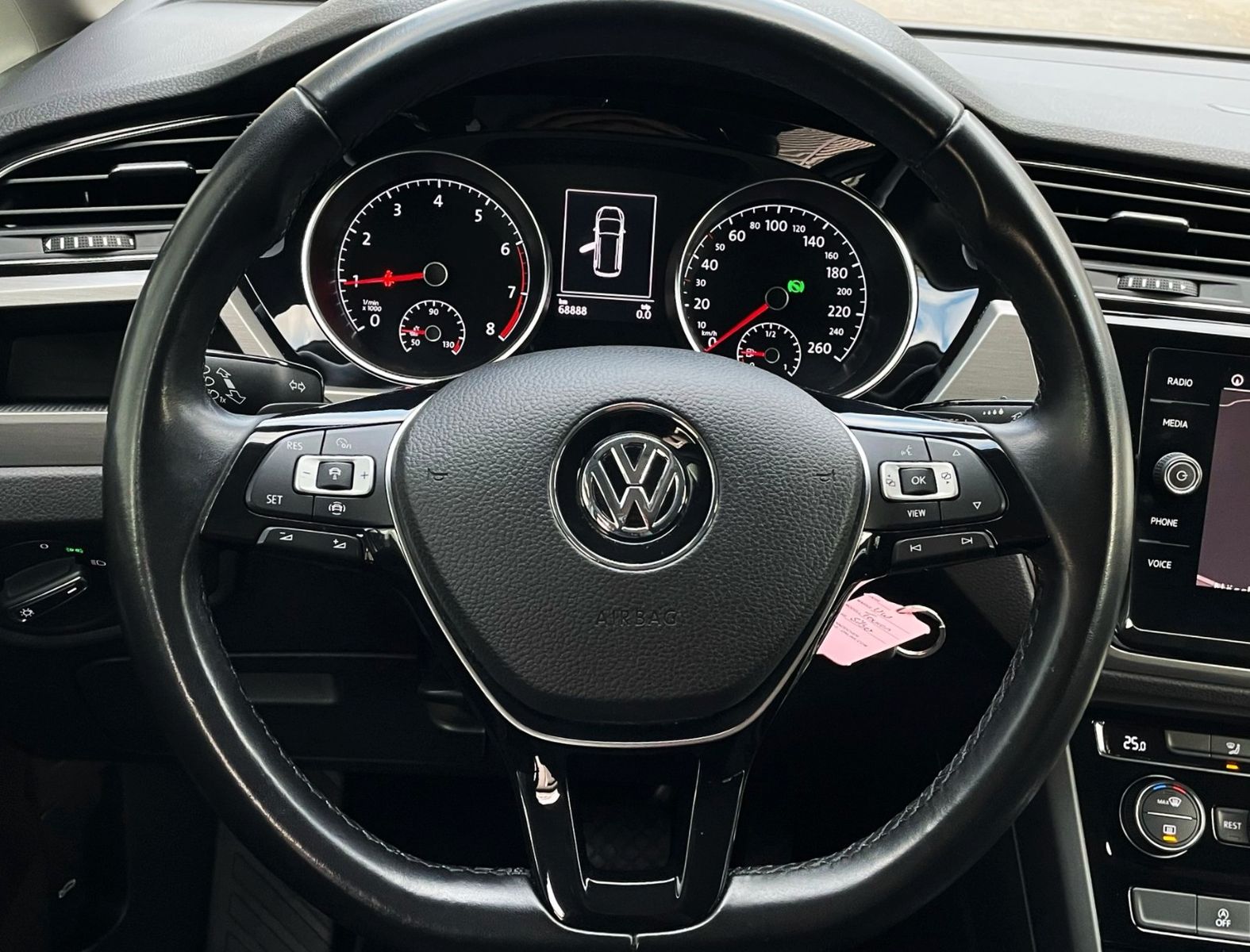 Fahrzeugabbildung Volkswagen Touran 1.5 TSI DSG  NAVI ACC 7-SITZE GANZJ. RFN.