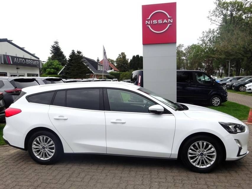 Fahrzeugabbildung Ford Focus Turnier 1.0 EcoBoost Automatik  Titanium